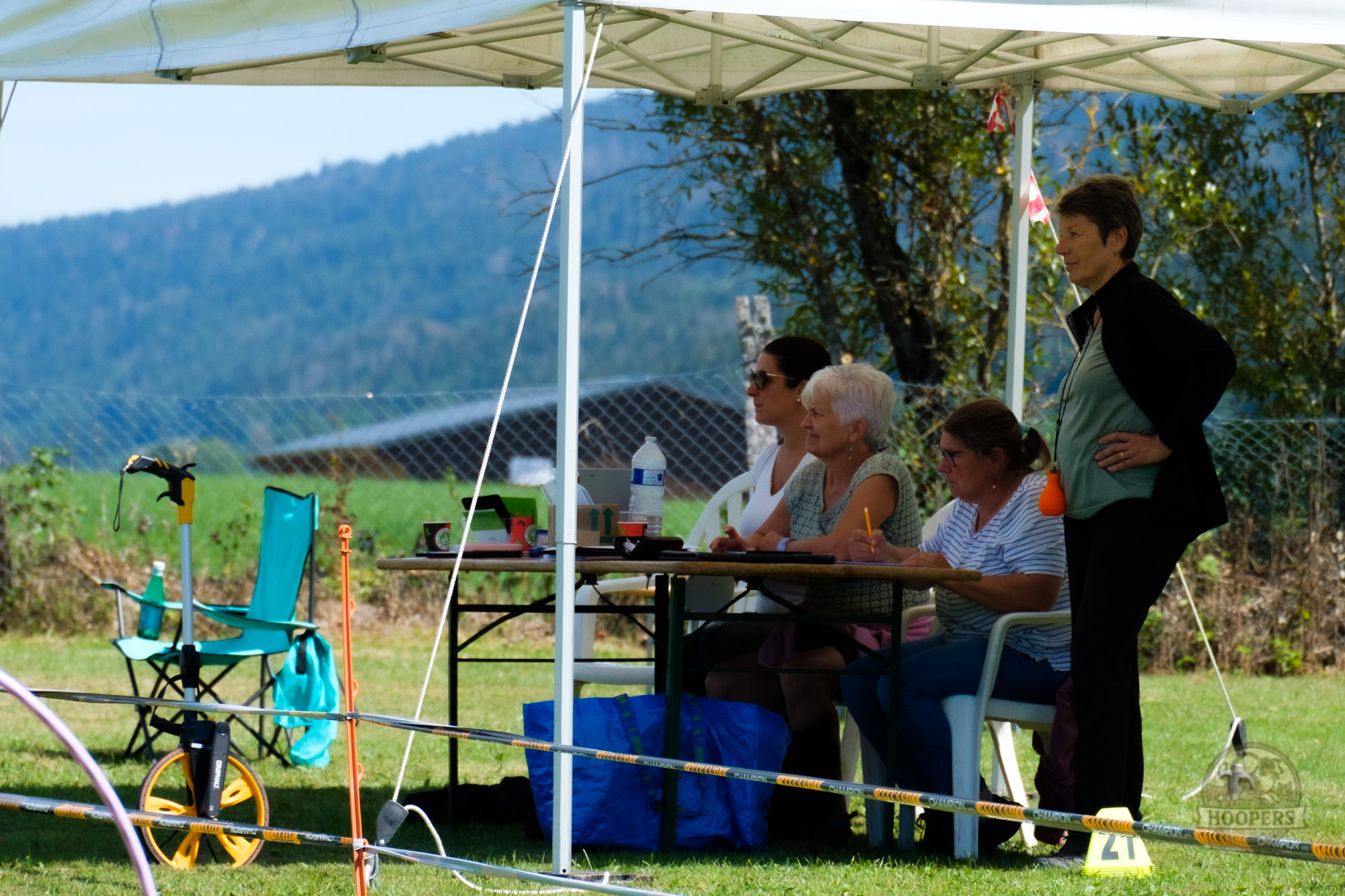 Équipe d’organisation suivant les passages du concours de Hoopers
